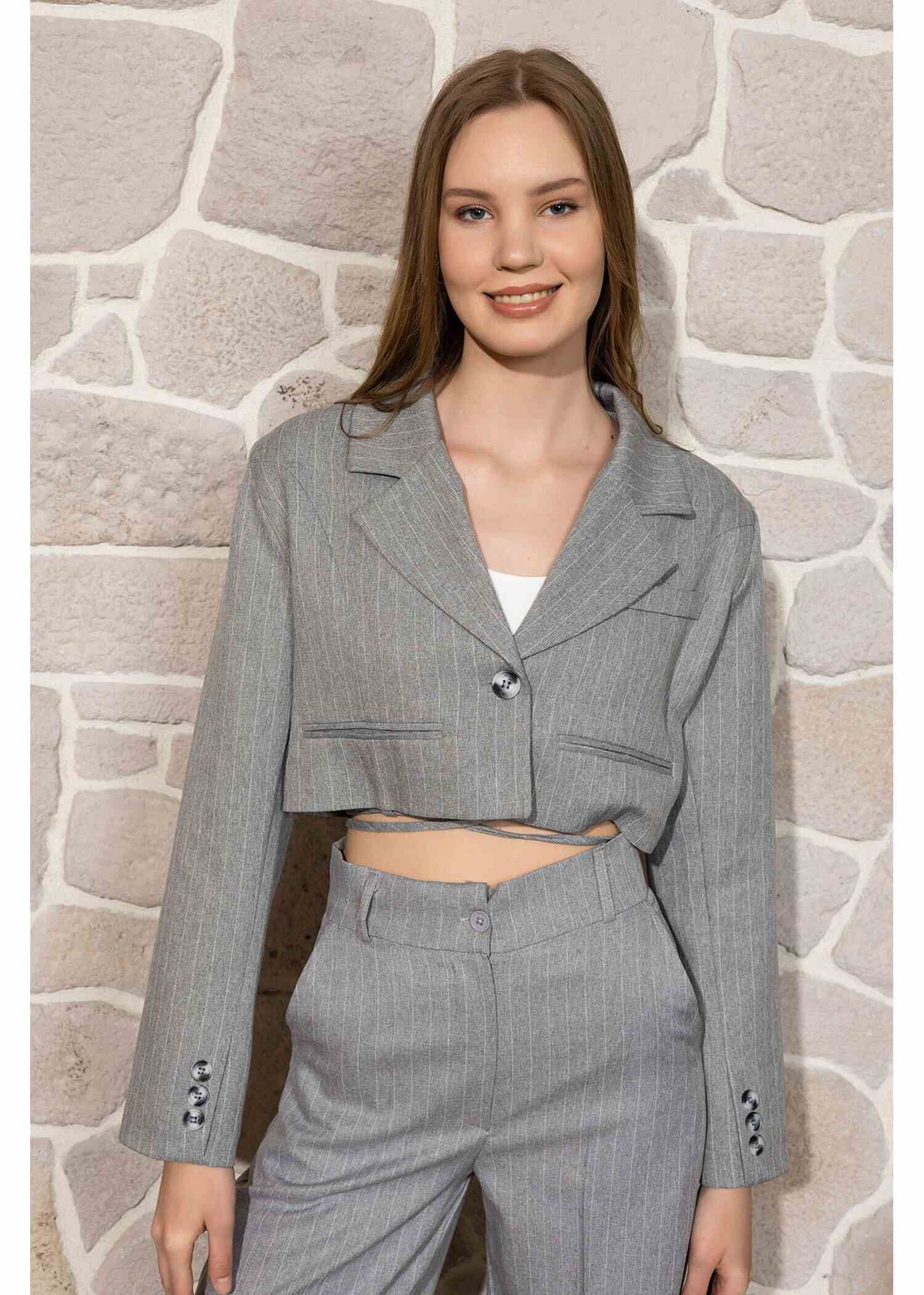 Crop Blazer Ceket Nasıl Kombinlenmeli?